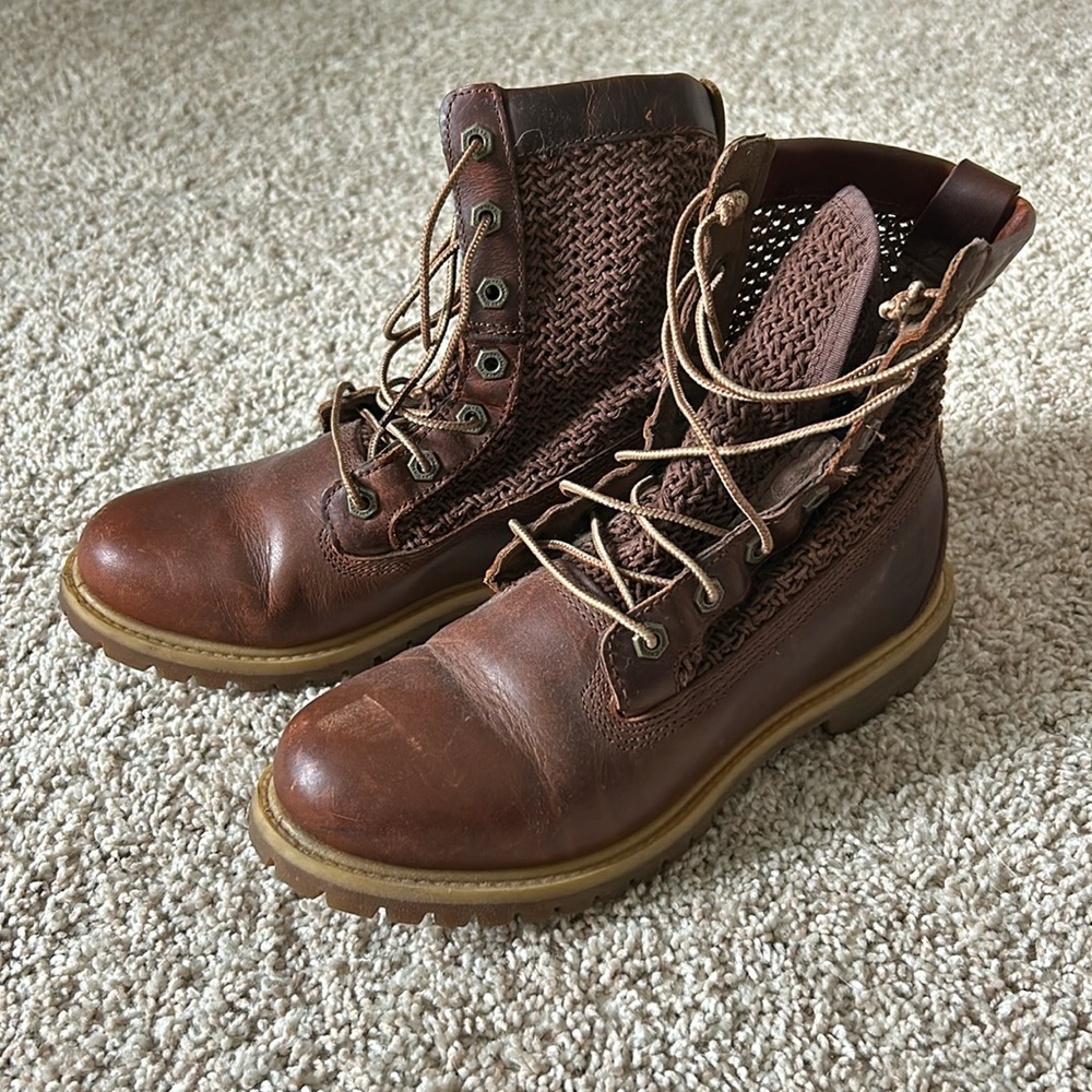 Timberland Open Weave Women’s Boot - Size 8 | Bro… - image 1
